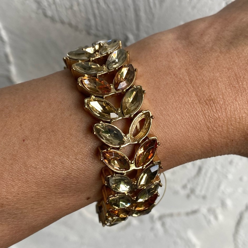 Vintage Gold Tone Flower Stretch Bracelet